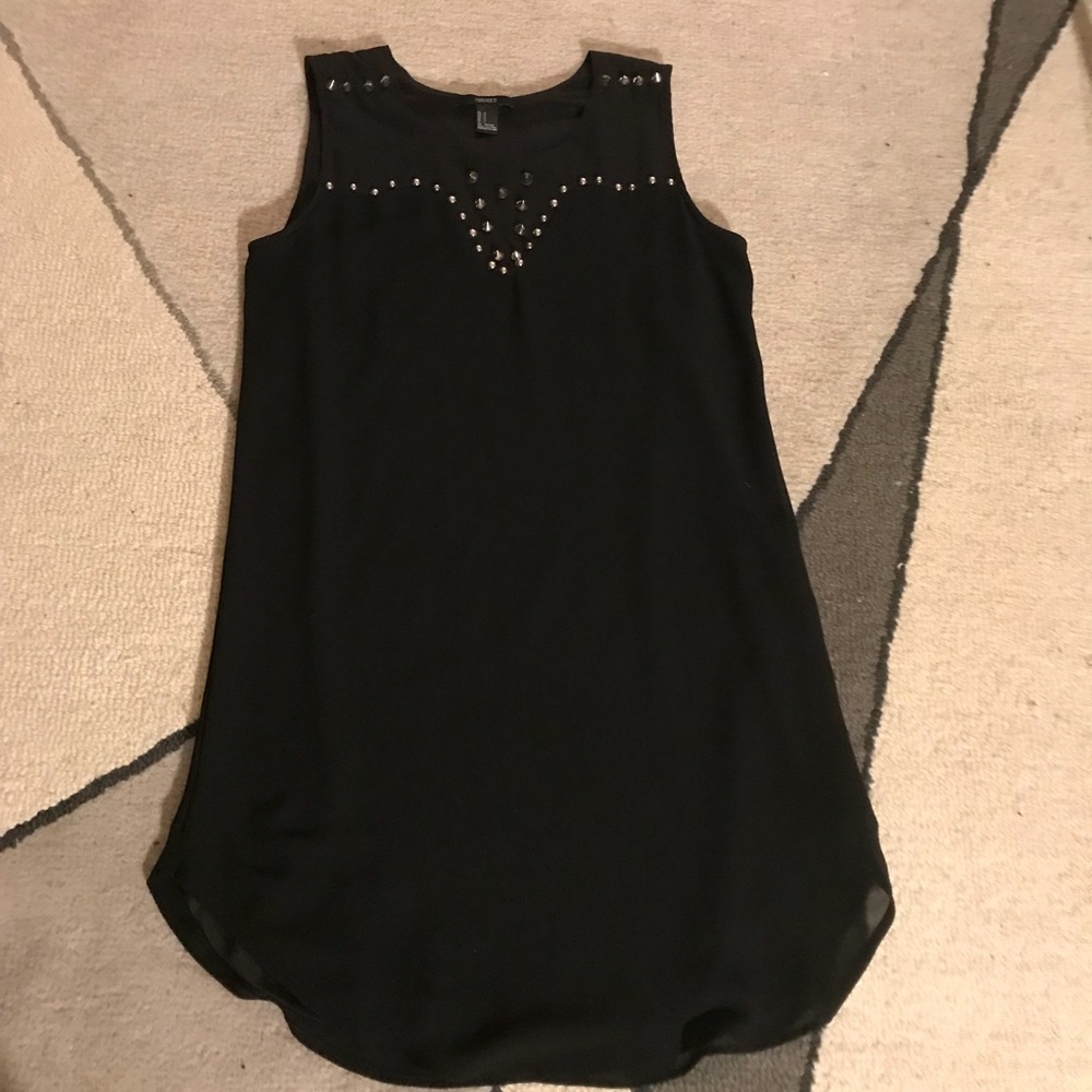 🚨Forever 21 Black Stud Shift Dress